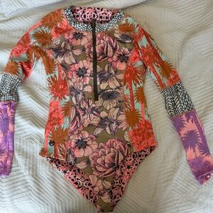 Maaji Long Sleeve, reversible, bathing/surf suit. Worn once. Size M.